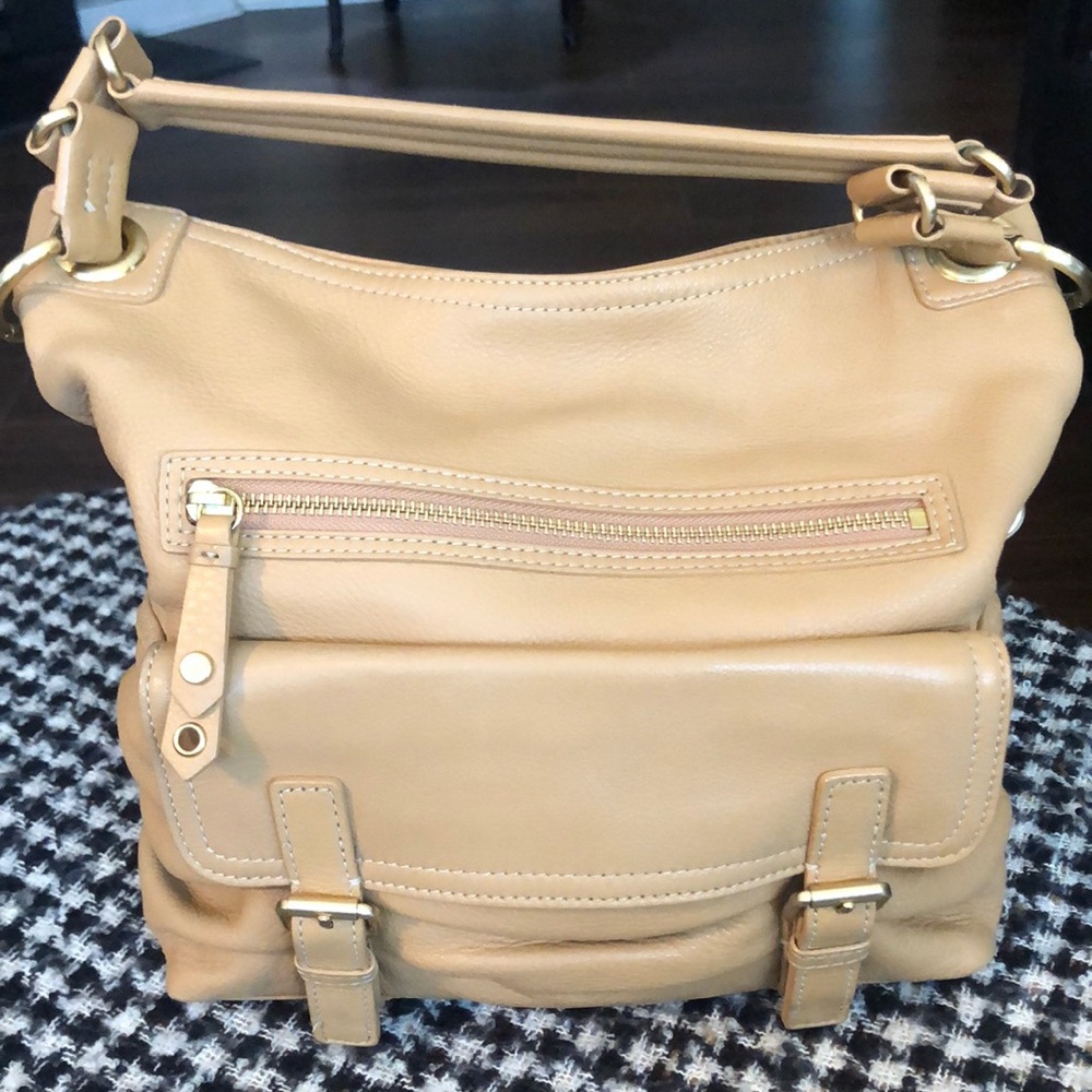 Cole Haan Leather shoulder bag - EUC - very light - Lots of pockets